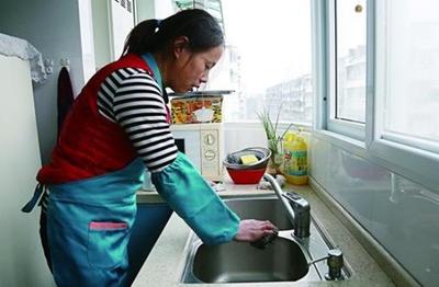 下崗女工創(chuàng)業(yè)新篇章 家政服務(wù)點(diǎn)亮130萬(wàn)戶家庭